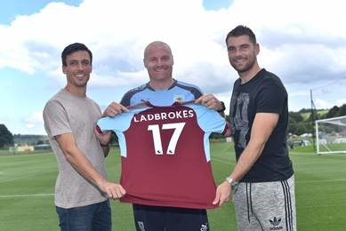 Burnley FC sign Ladbrokes deal and present Sean Dyche, Jack Cork and Sam Vokes